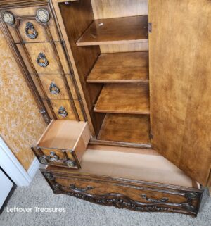 y327- Immaculate Pulaski Dresser Chest. Loading Assistance Available - Image 4
