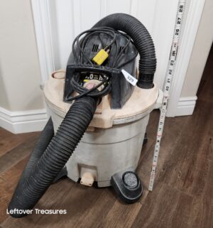 y329- Wet Dry Vac. 12 gallon. 5hp - Image 1