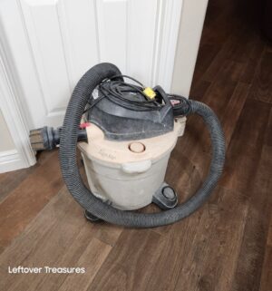 y329- Wet Dry Vac. 12 gallon. 5hp - Image 2