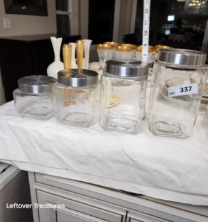 y337- glass canister set - Image 1