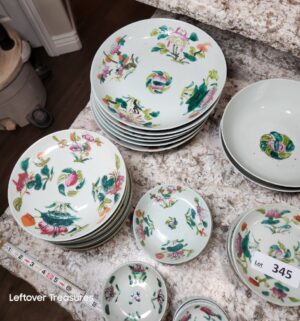 y345- antique Chinese Famille Rose porcelain dishes, Jiangxi Jingdezhen Famous Porcelain - Image 4