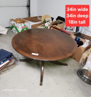 y353- antique-style, mahogany-banded pedestal coffee table - Image 1