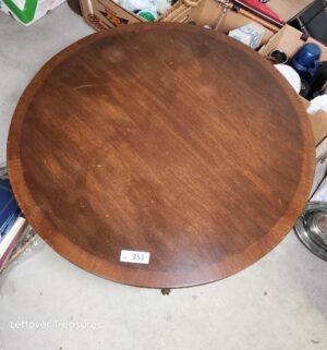 y353- antique-style, mahogany-banded pedestal coffee table - Image 2
