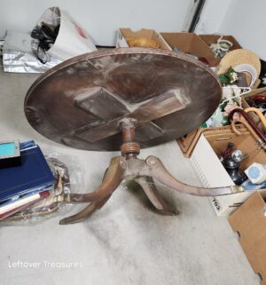 y353- antique-style, mahogany-banded pedestal coffee table - Image 3