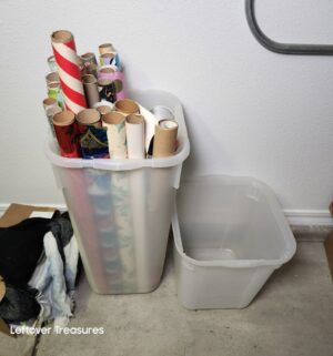 y366- wrapping paper and holder - Image 1