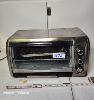 y372- Hamilton beach toaster oven. From kitchen - Image 1