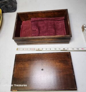 y385- vintage Renaissance Revival carved wooden table box - Image 2