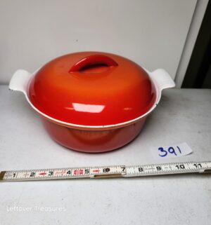 y391- Vintage Descoware cast iron Dutch oven - Image 1