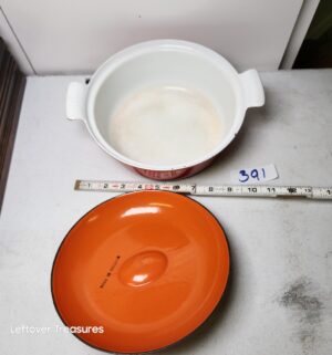 y391- Vintage Descoware cast iron Dutch oven - Image 2