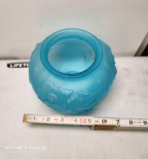y393- 1920s-1930s Tiffin Glass Poppy vase in a sky blue satin finish - Image 2