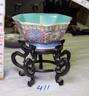 y411- antique Chinese Famille Rose porcelain bowl - Image 1