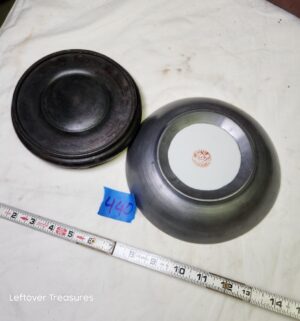 y440- Japanese porcelain bowl with a pewter rim - Image 2