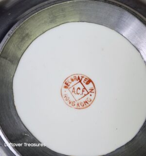 y440- Japanese porcelain bowl with a pewter rim - Image 3
