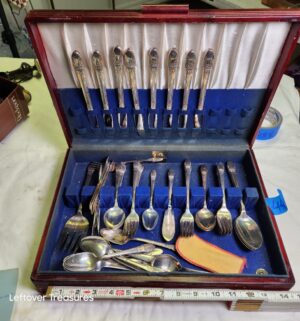 y445- 1847 Rogers Bros Silverplate flatware set w/ box - Image 1