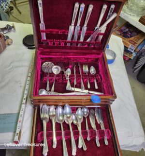 y446- mis match silver plate flatware w/ box - Image 1