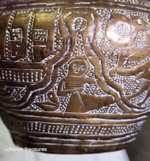 y451- Antique Syrian handmade bronze vessel - Image 3
