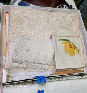 y461- vintage lace linen - Image 1