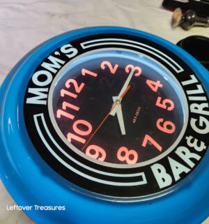 y469- moms bar and grill light up wall clock - Image 3
