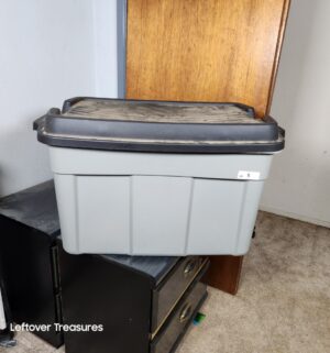 a5- Rubbermaid Roughneck 37gal tote