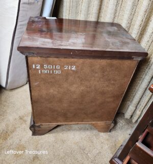 a16- Pair of Ethan Allen Dark Pine Night Stands. Very good shape - Image 5