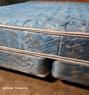 a23- Eastern King Completed Bed Set w/ frame, boxsprings, headboard, buyer must take all - Image 5