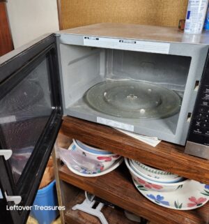 a29- large panasonic microwave. The genius sensor 1250W - Image 3
