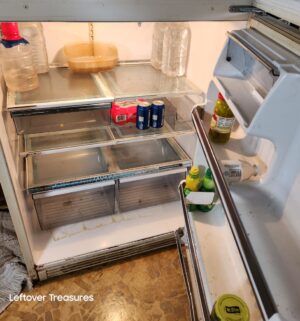 a30- large GE Refrigerator. Works great. Ice maker was working. Small rust seen on the bottom corner. Not pictured - Image 3