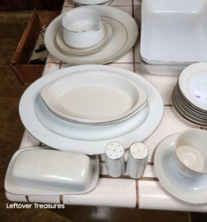 a31- Crown Victoria Lovelace China Set - Image 3