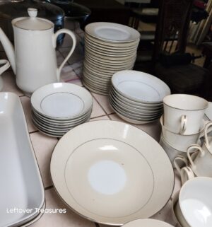 a31- Crown Victoria Lovelace China Set - Image 5