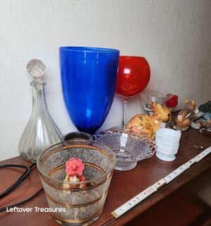 a41- figurines, glass vases, decanter, sm collectible dishes - Image 2