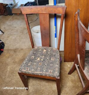 a48- Mid Century 4 Chair Dining Table. 1950s. Solid Wood w/ leaf. Great shape - Image 3