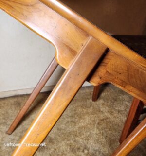 a48- Mid Century 4 Chair Dining Table. 1950s. Solid Wood w/ leaf. Great shape - Image 6