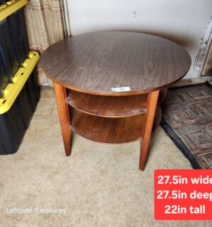 a56- Mersman Furniture 3-tier side table - Image 1
