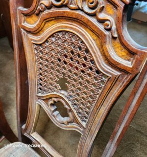 a63- Vintage Jessup Furn. Baroque Style Dining Table w/ cane style back chairs. Very Solid table - Image 5