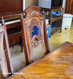 a63- Vintage Jessup Furn. Baroque Style Dining Table w/ cane style back chairs. Very Solid table - Image 6