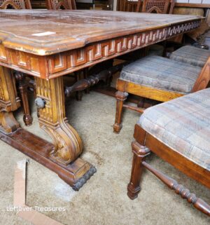 a63- Vintage Jessup Furn. Baroque Style Dining Table w/ cane style back chairs. Very Solid table - Image 10