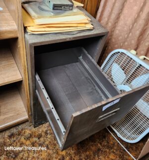 a73- Vintage metal file cabinet - Image 2