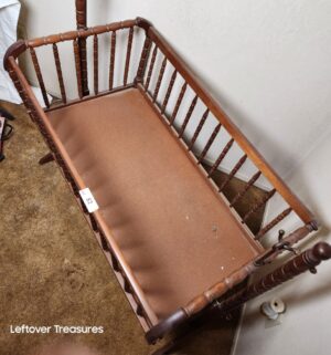a82- vintage Jenny Lind-style rocking cradle - Image 2