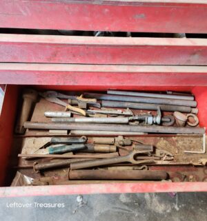 a106- vintage Snap-on 7-drawer rolling tool cabinet with tools and some snap on tools - Image 3