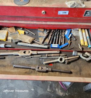 a106- vintage Snap-on 7-drawer rolling tool cabinet with tools and some snap on tools - Image 7