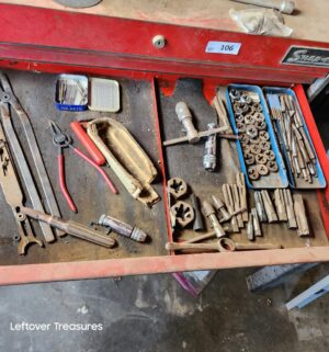 a106- vintage Snap-on 7-drawer rolling tool cabinet with tools and some snap on tools - Image 8