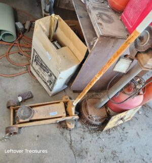 a114- Floor Jack. At least 2 ton. Tested/works - Image 1