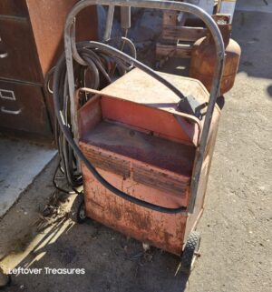 a124- Lincoln Arc Welder AC 225 amp. Powers on - Image 3