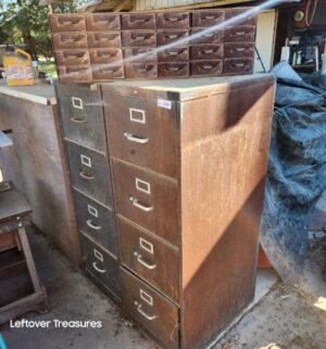 a129- metal storage cabinets - Image 1