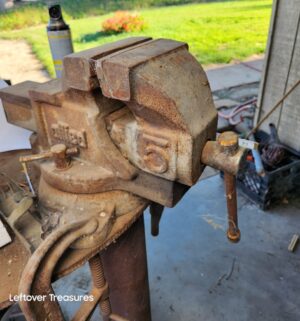 a135- Very Large Allied 5 Bench Vise - Image 3