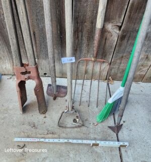 a146- garden tools - Image 1