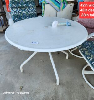 a154- 3 chair patio set. Metal table - Image 2