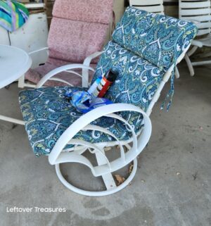 a154- 3 chair patio set. Metal table - Image 3