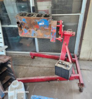 a158- engine stand only. motor belongs to track in Sun. Auction - Image 1