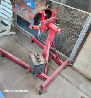 a158- engine stand only. motor belongs to track in Sun. Auction - Image 2